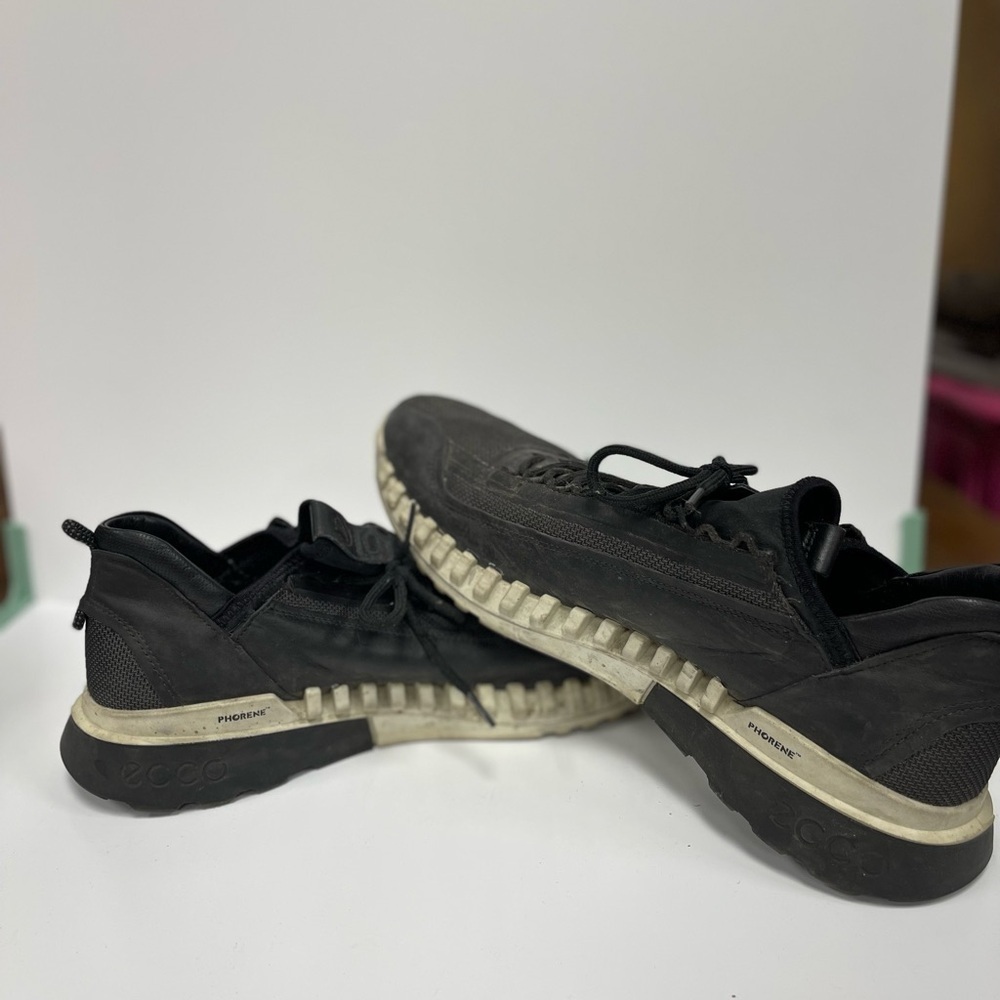 Ecco Men's Black and White Sneakers